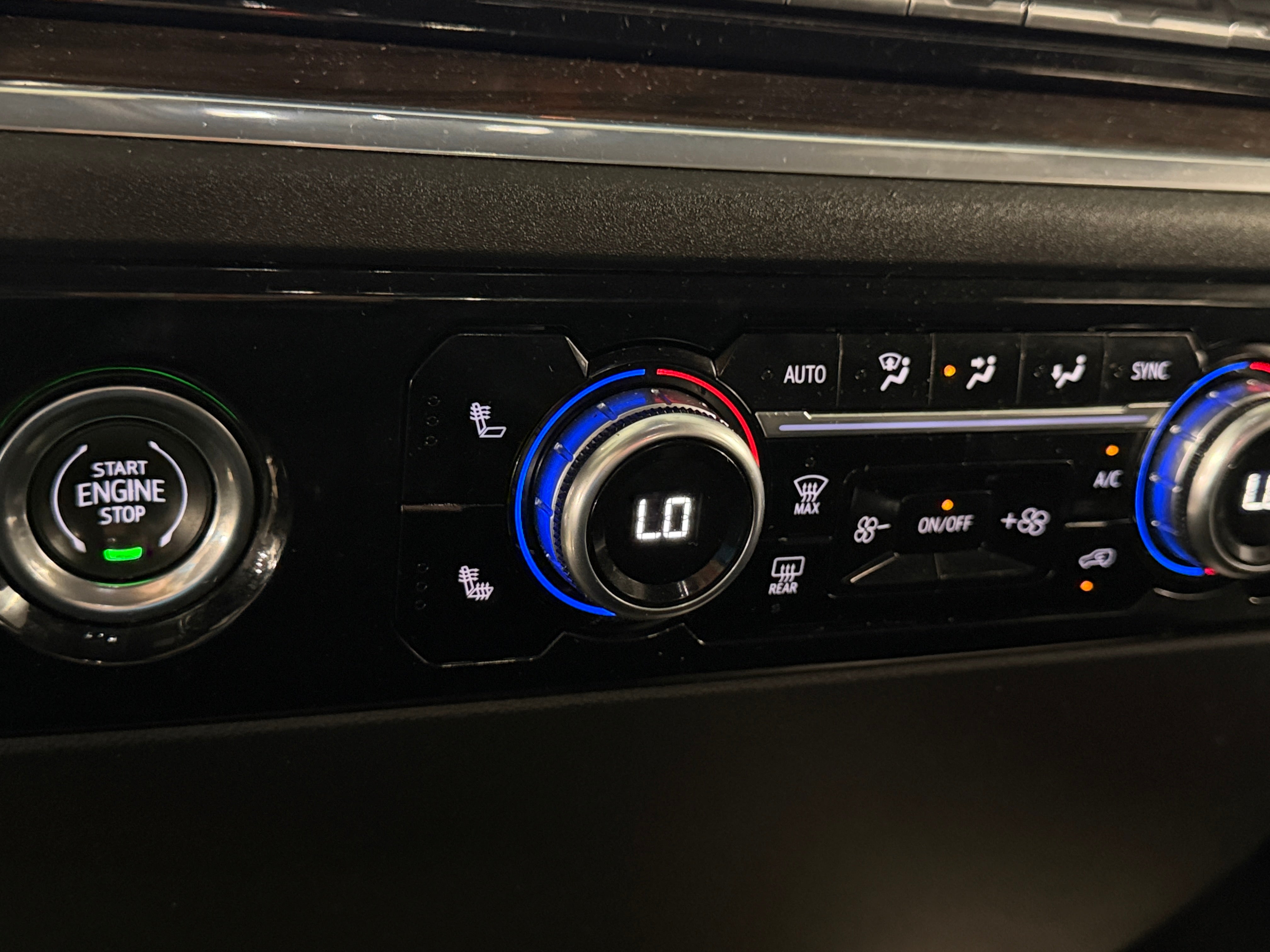 2024 GMC Sierra 1500 SLT - Photo 18