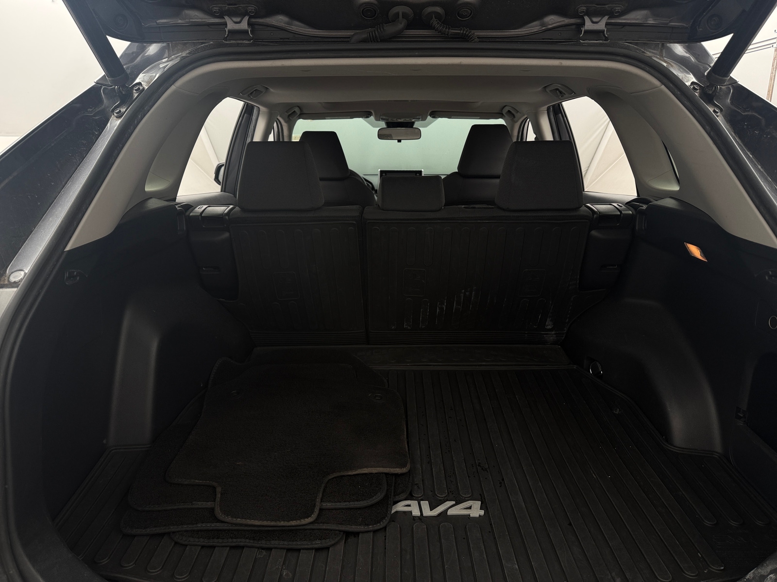 Thumbnail: 2019 Toyota RAV4 - 7
