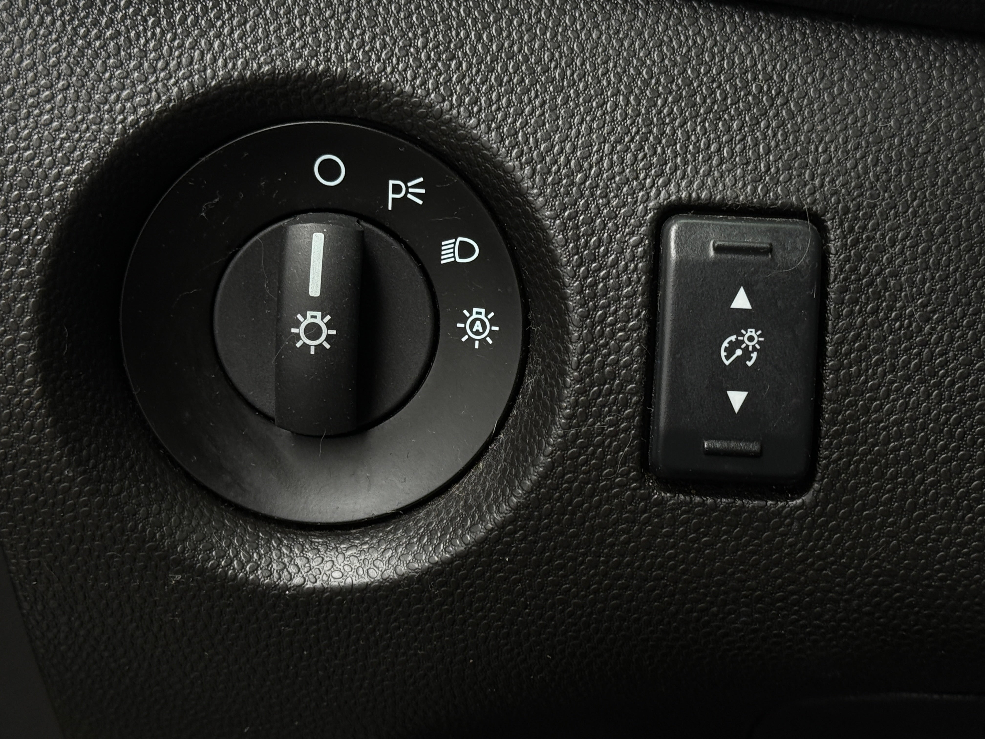 Used 2019 Ford Fiesta SE with VIN 3FADP4BJ2KM122651 for sale in Pewaukee, WI
