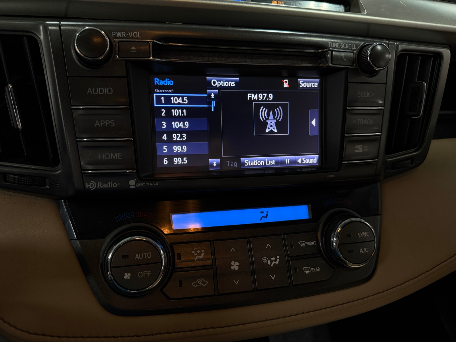 Thumbnail: 2015 Toyota RAV4 - 4