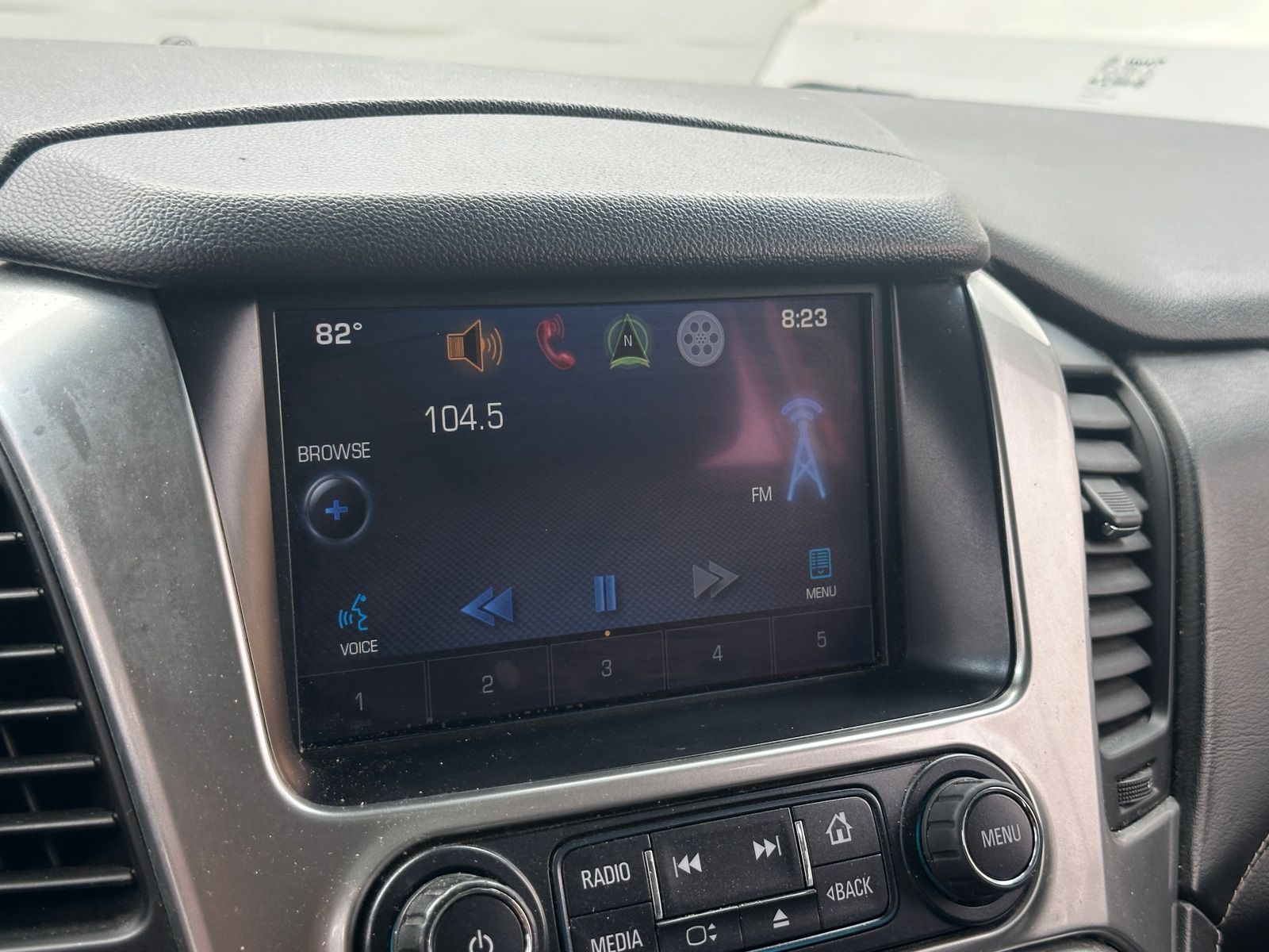 Thumbnail: 2015 Chevrolet Tahoe - 3