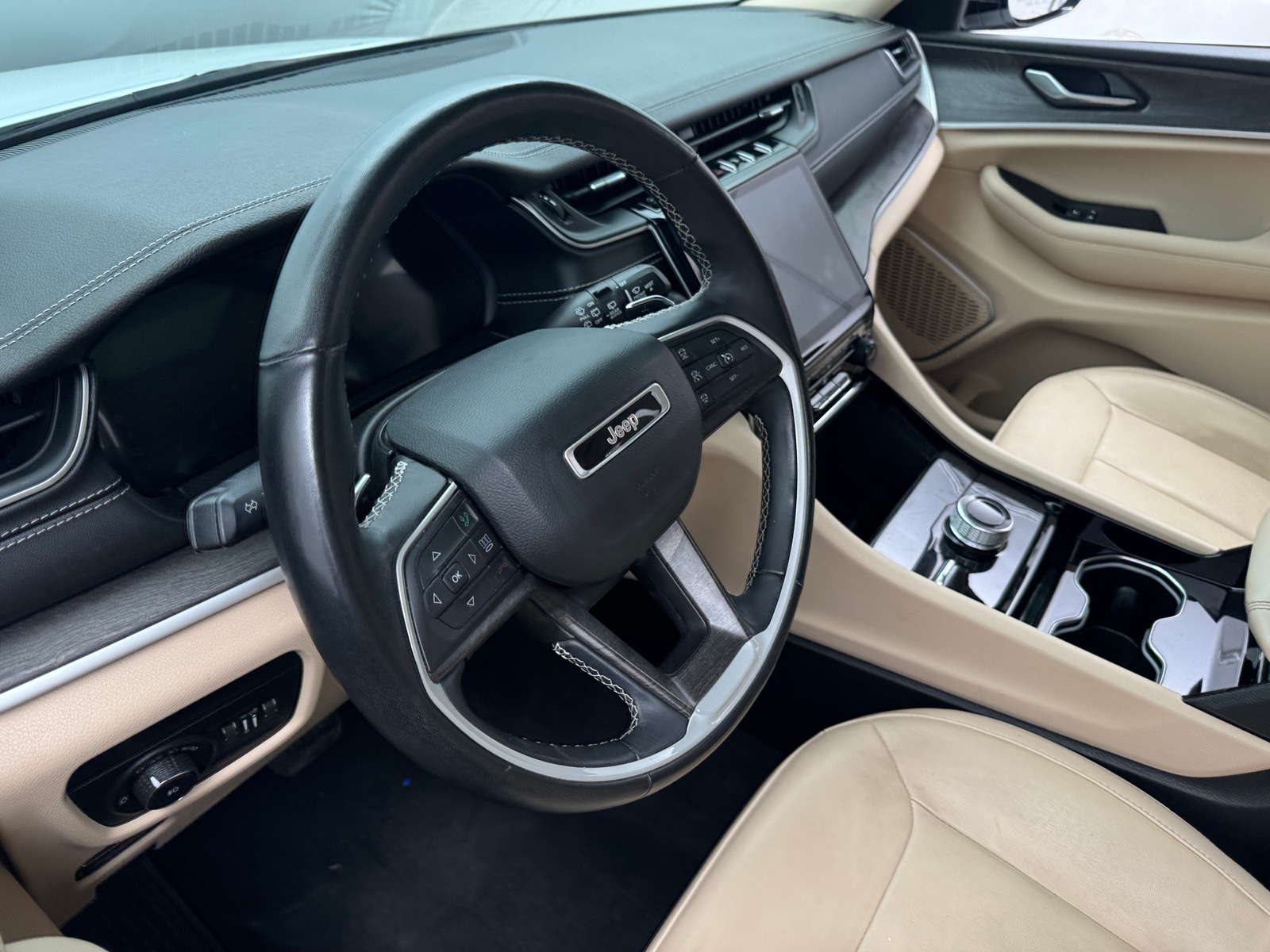 Thumbnail: 2022 Jeep Grand Cherokee L - 4