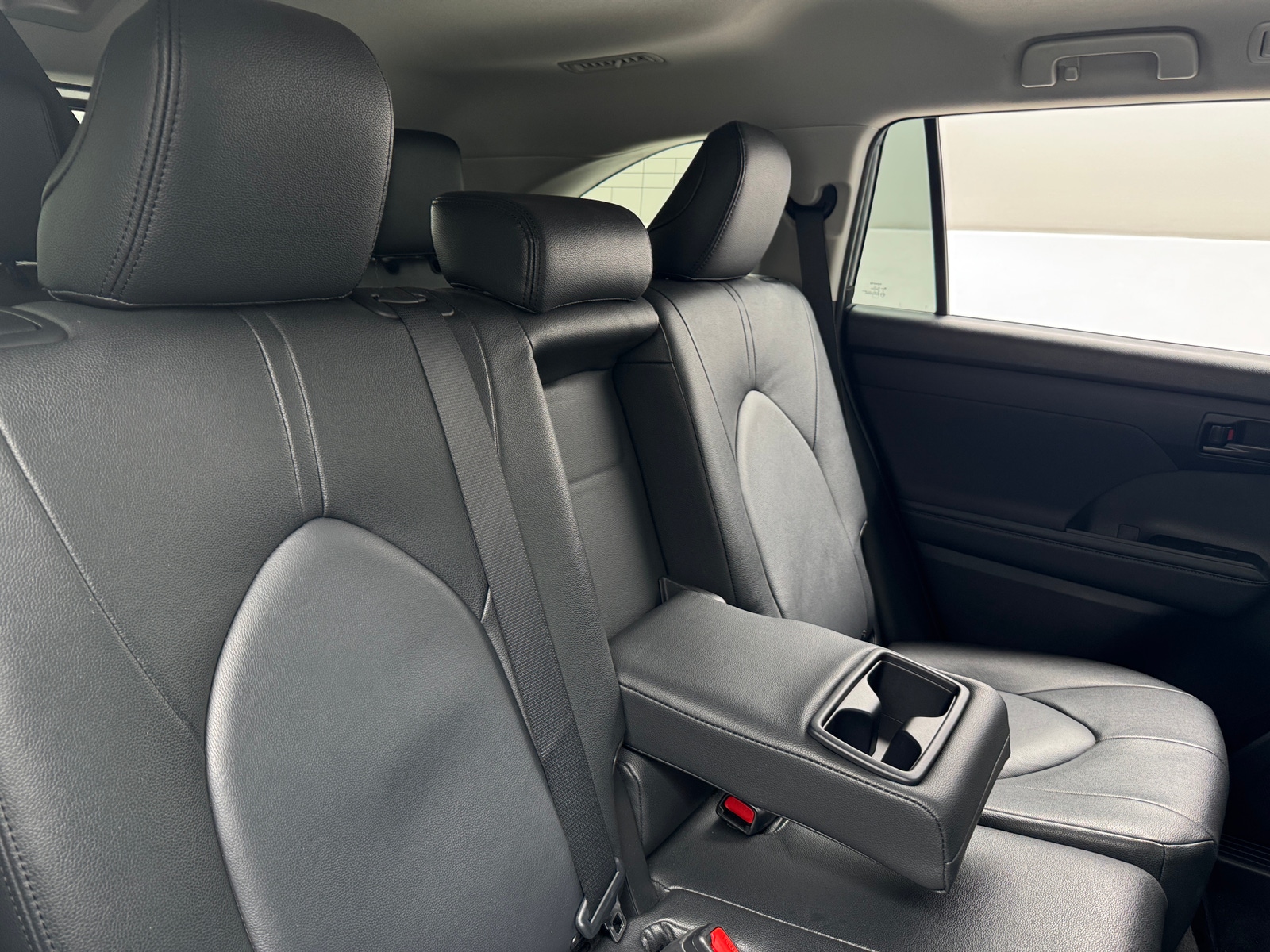 Thumbnail: 2023 Toyota Highlander - 6