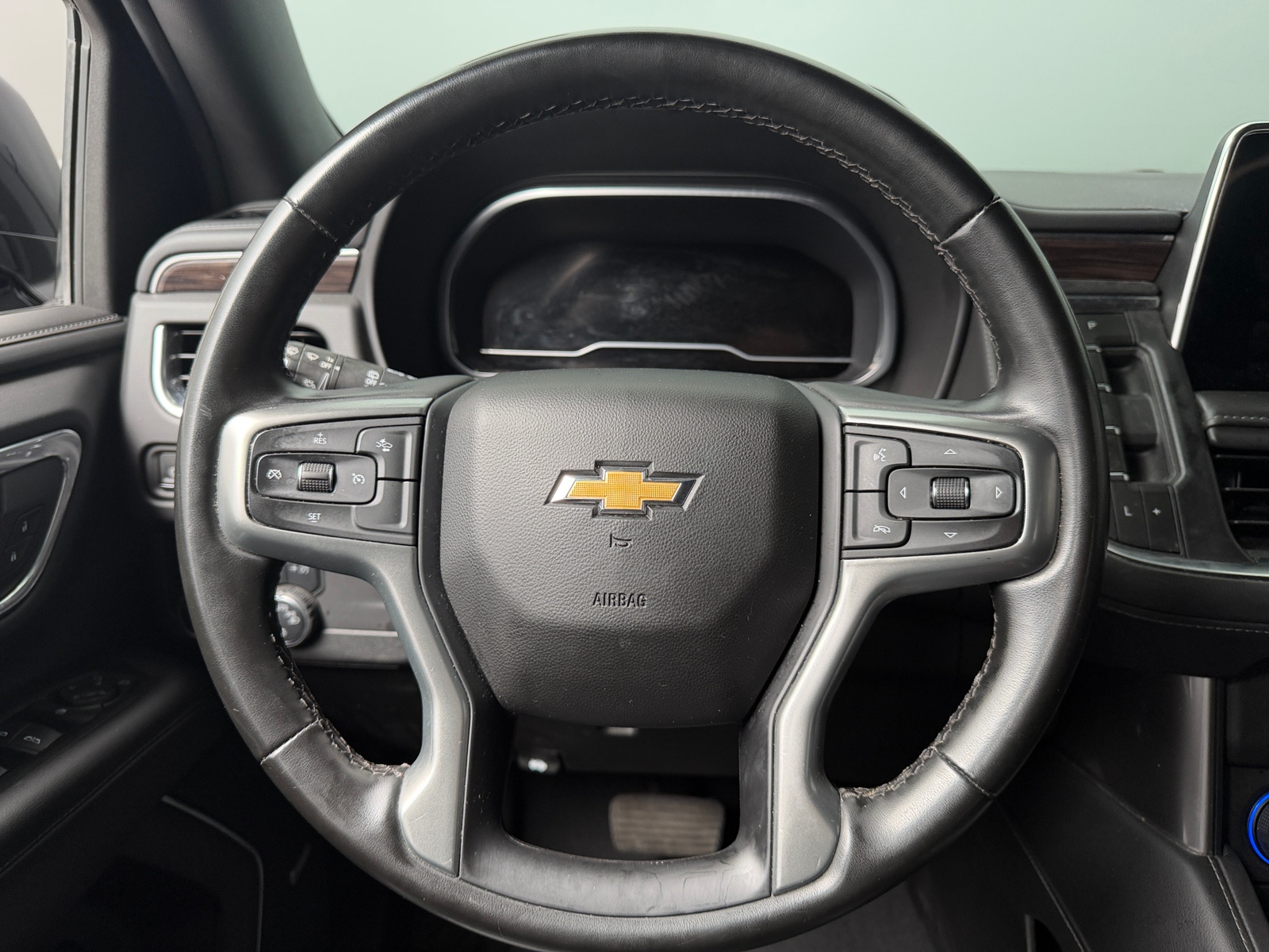 Thumbnail: 2023 Chevrolet Suburban - 4