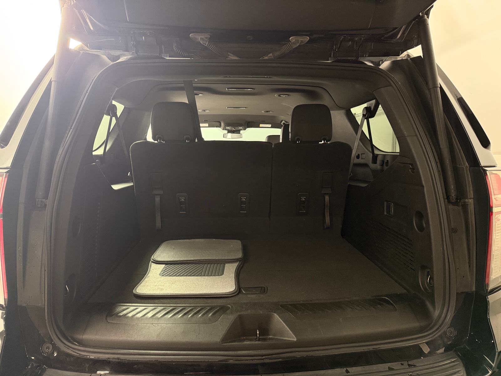Thumbnail: 2023 Chevrolet Suburban - 6