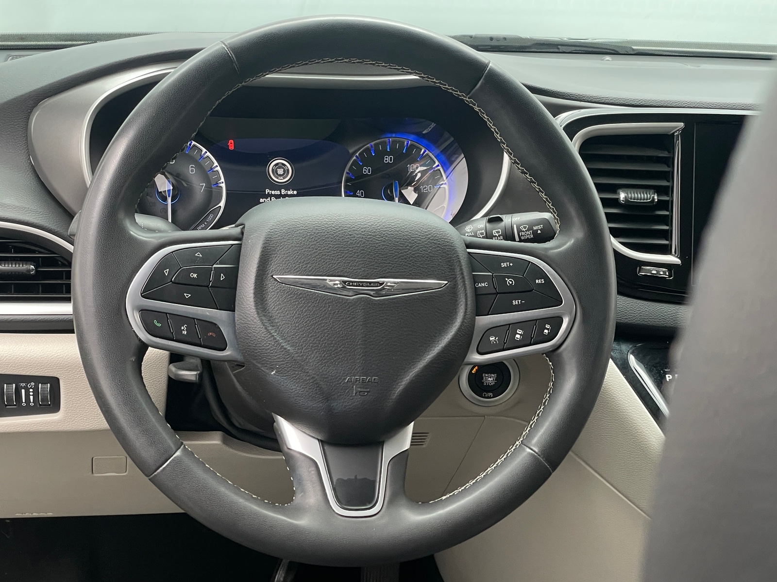 Thumbnail: 2022 Chrysler Pacifica - 4