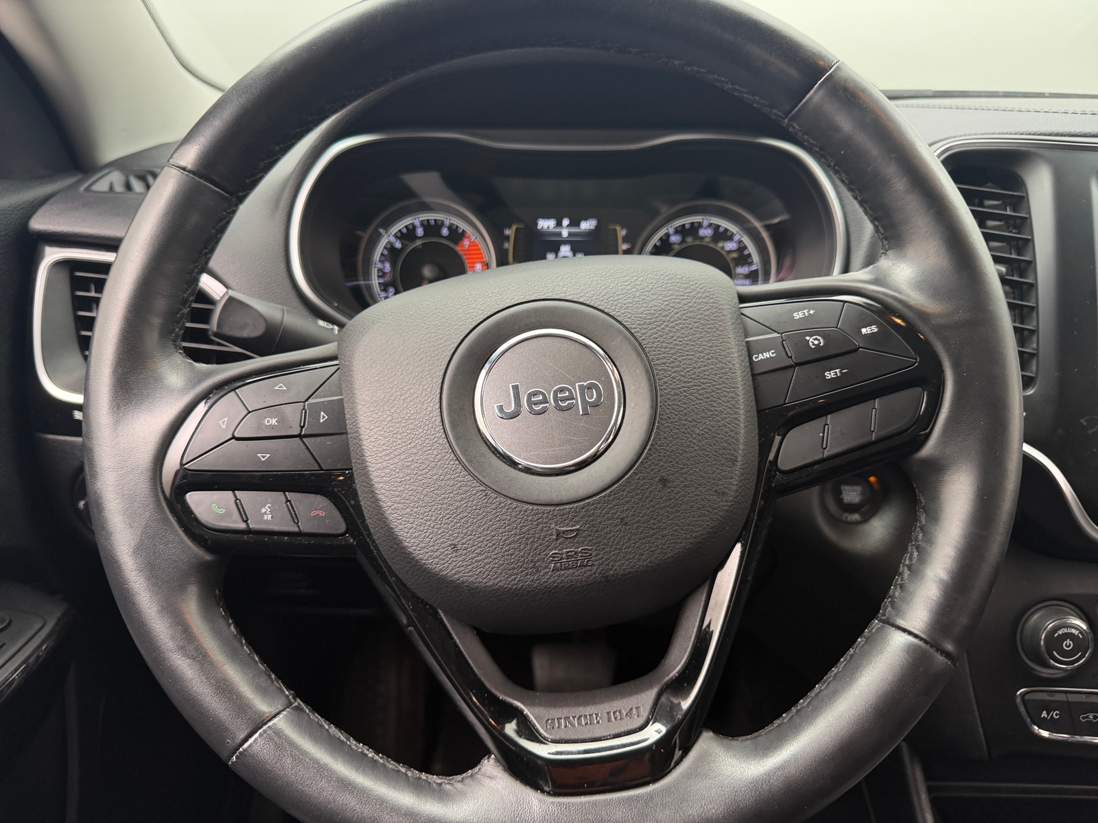 Thumbnail: 2019 Jeep Cherokee - 5