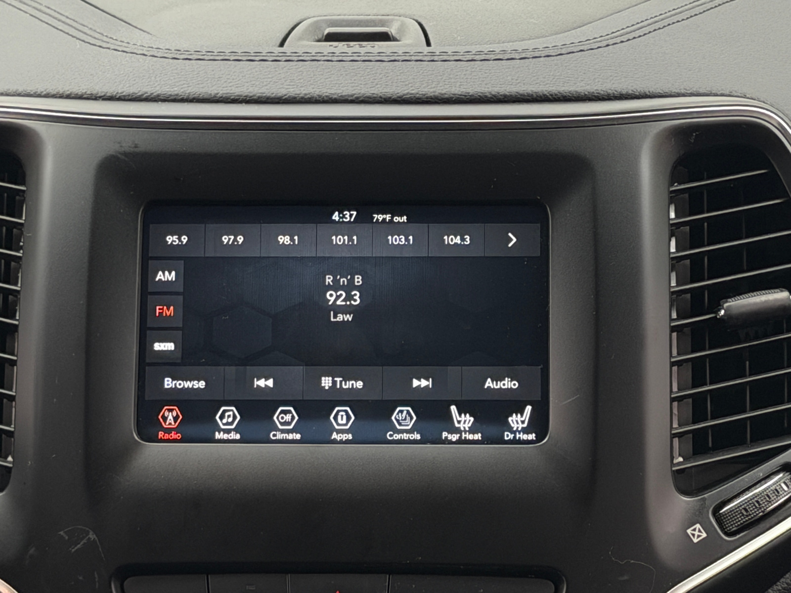 Thumbnail: 2019 Jeep Cherokee - 4