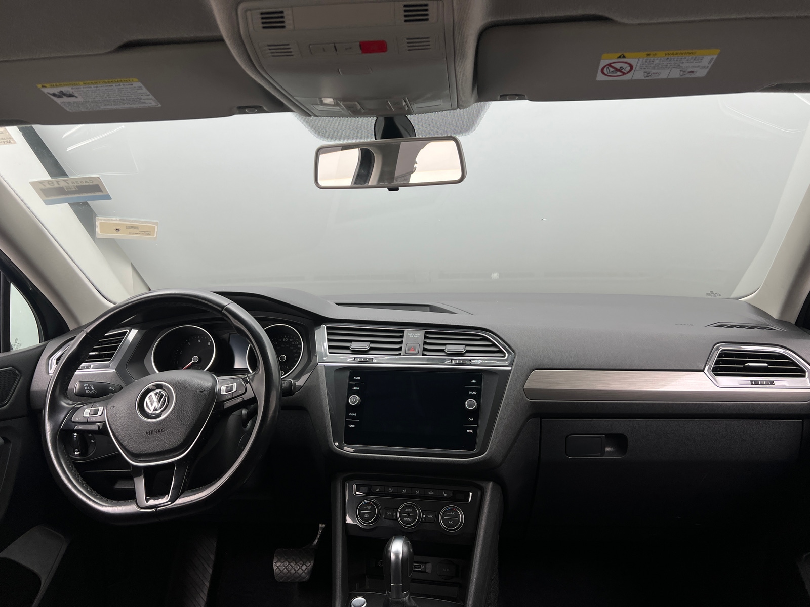 Thumbnail: 2018 Volkswagen Tiguan - 3