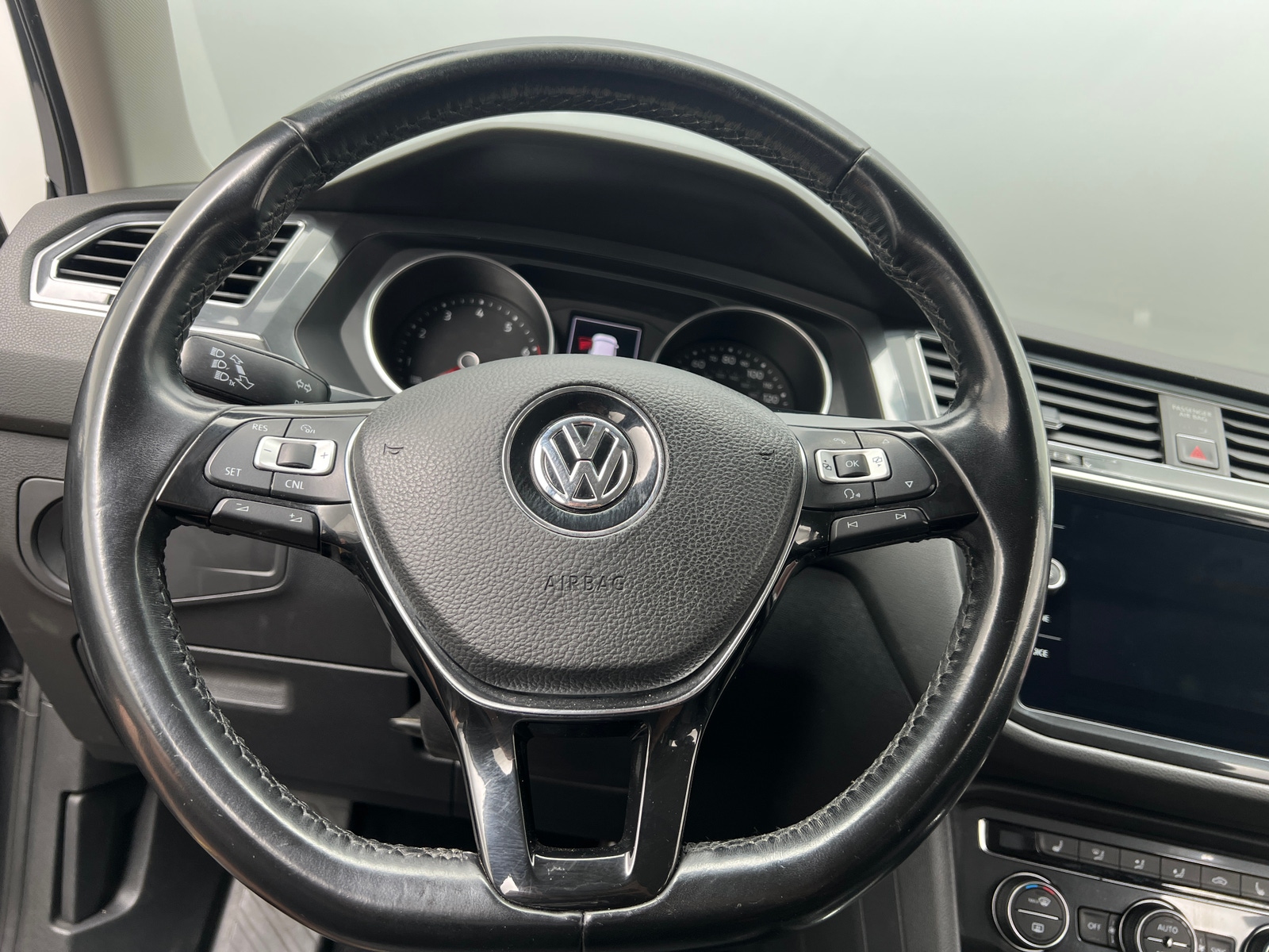 Thumbnail: 2018 Volkswagen Tiguan - 5