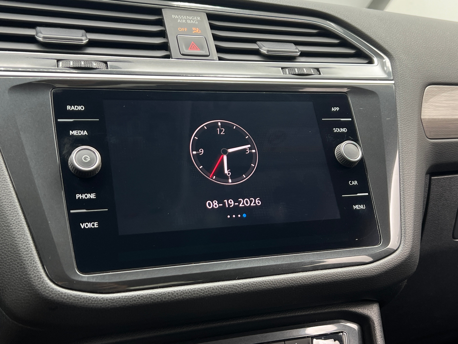 Thumbnail: 2018 Volkswagen Tiguan - 4