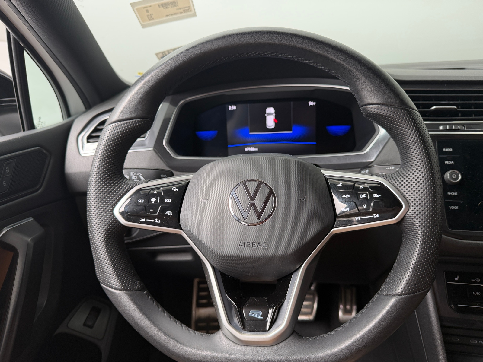 Thumbnail: 2022 Volkswagen Tiguan - 4