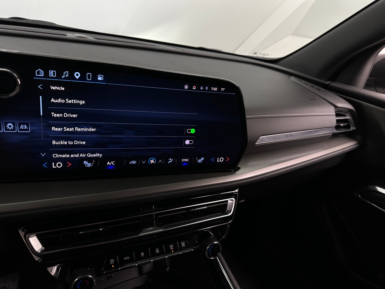 Thumbnail: 2024 Chevrolet Traverse - 3