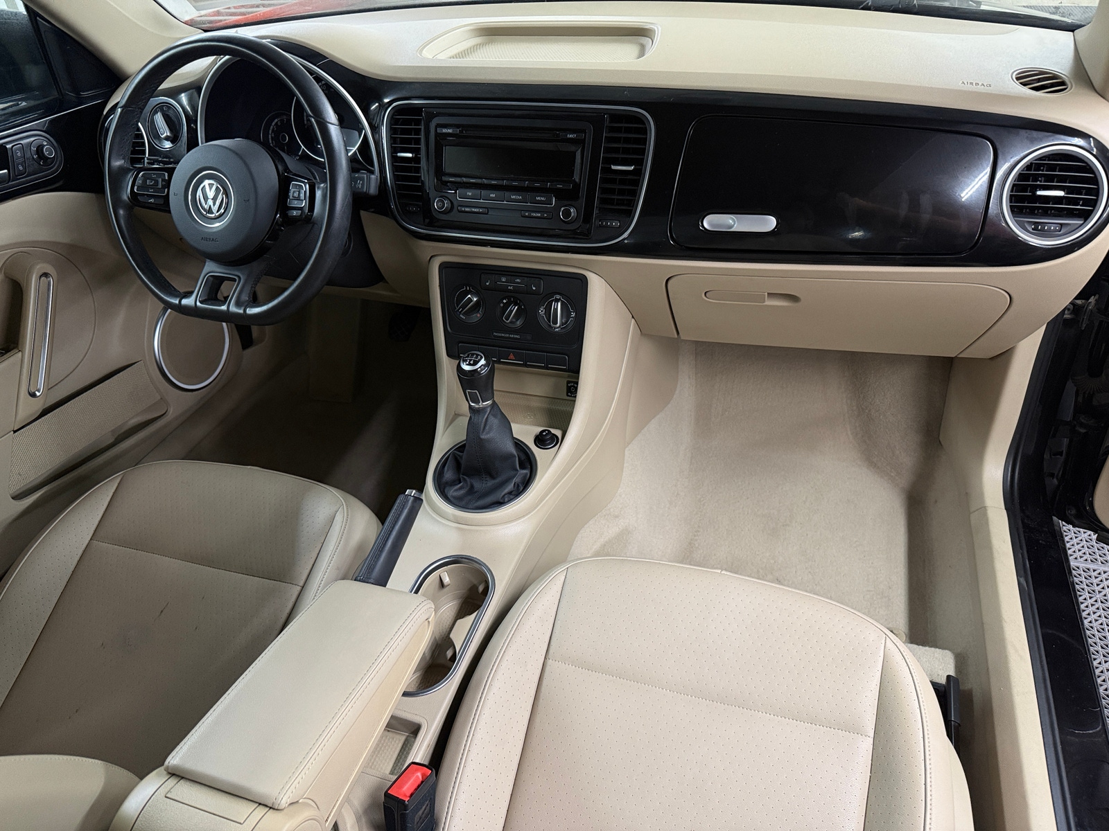 Thumbnail: 2015 Volkswagen Beetle - 3