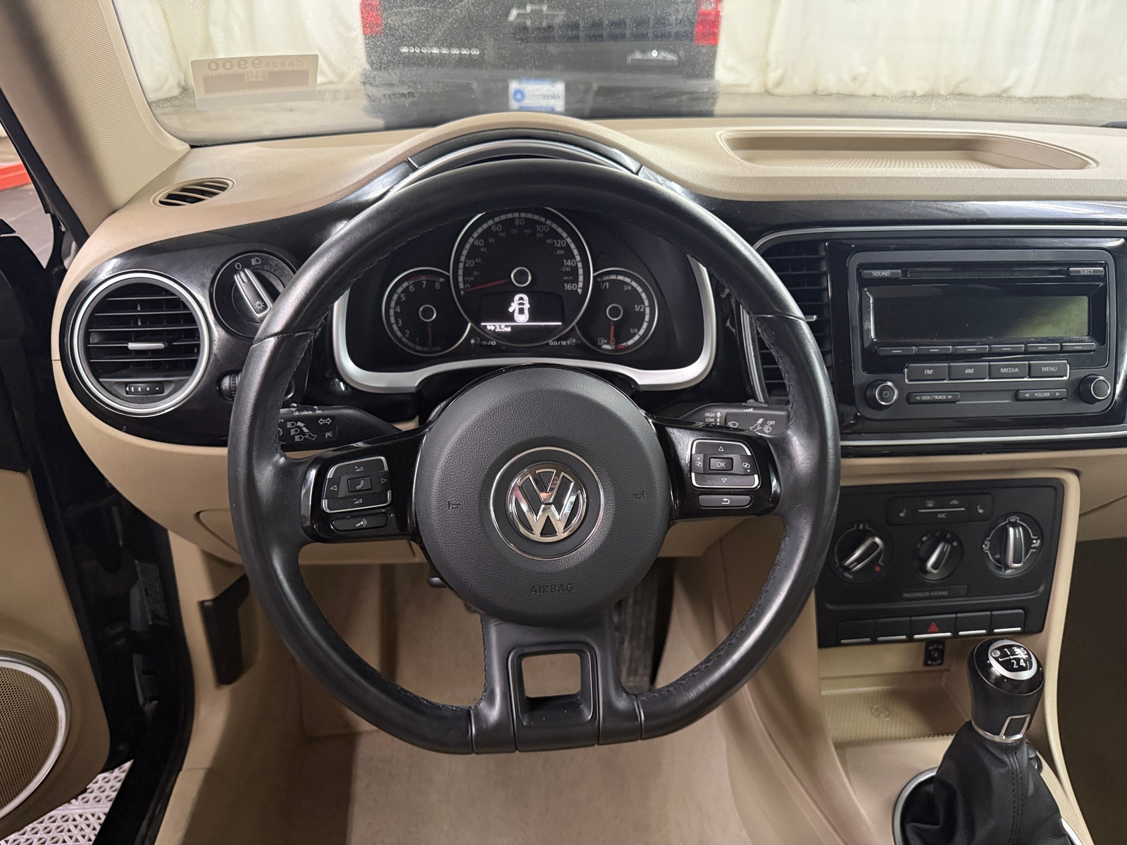 Thumbnail: 2015 Volkswagen Beetle - 5