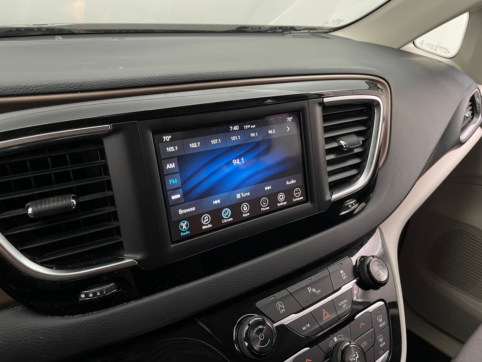 Thumbnail: 2018 Chrysler Pacifica - 4
