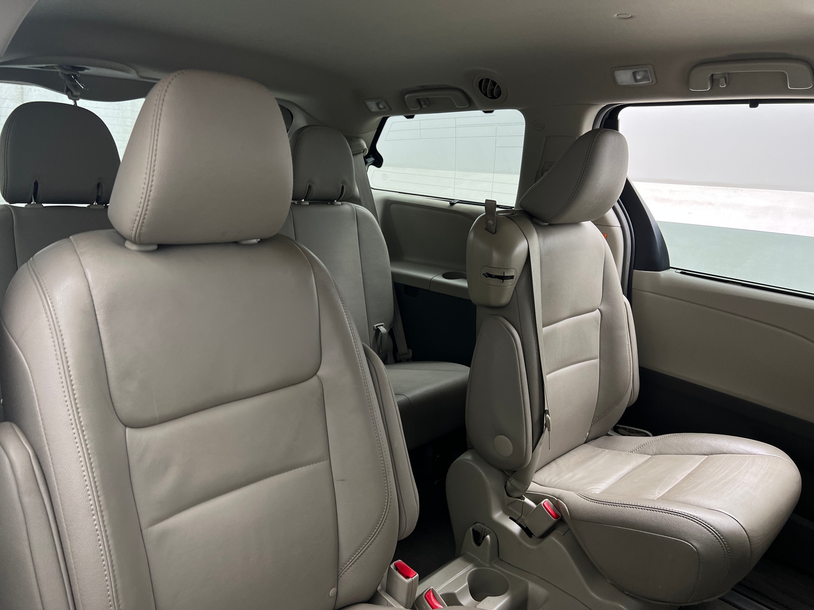Thumbnail: 2017 Toyota Sienna - 5