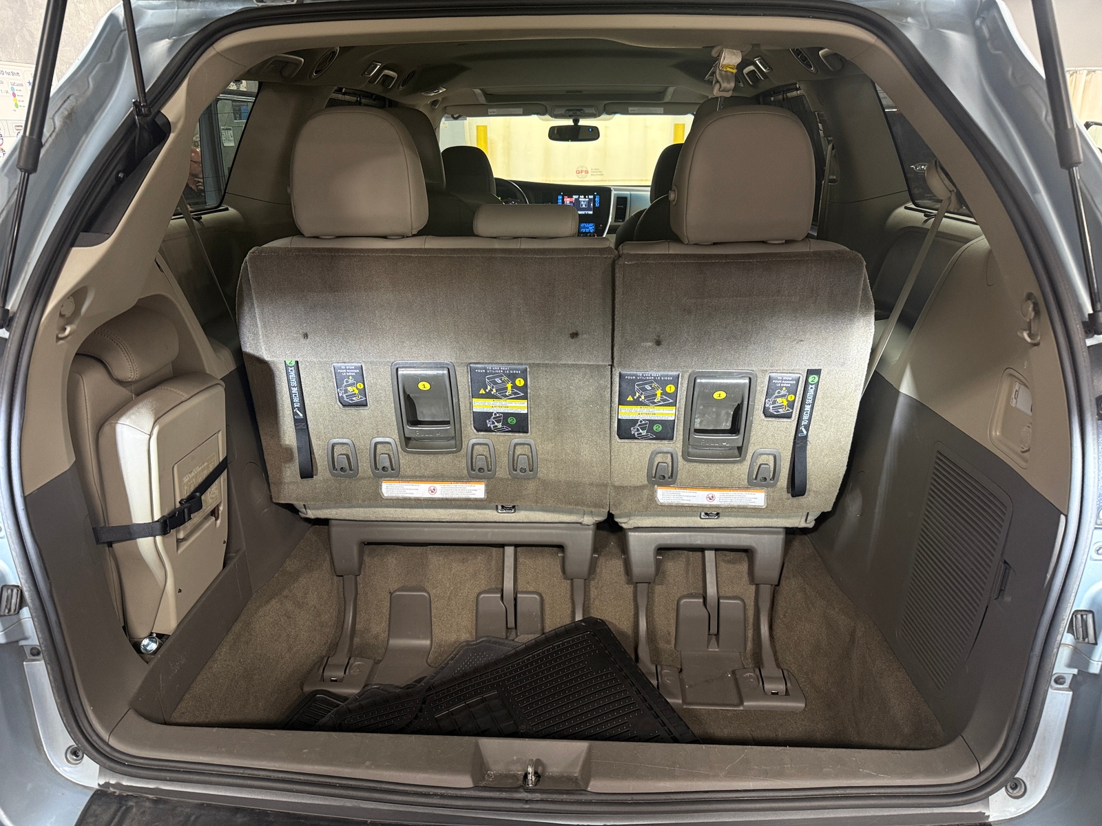 Thumbnail: 2017 Toyota Sienna - 6
