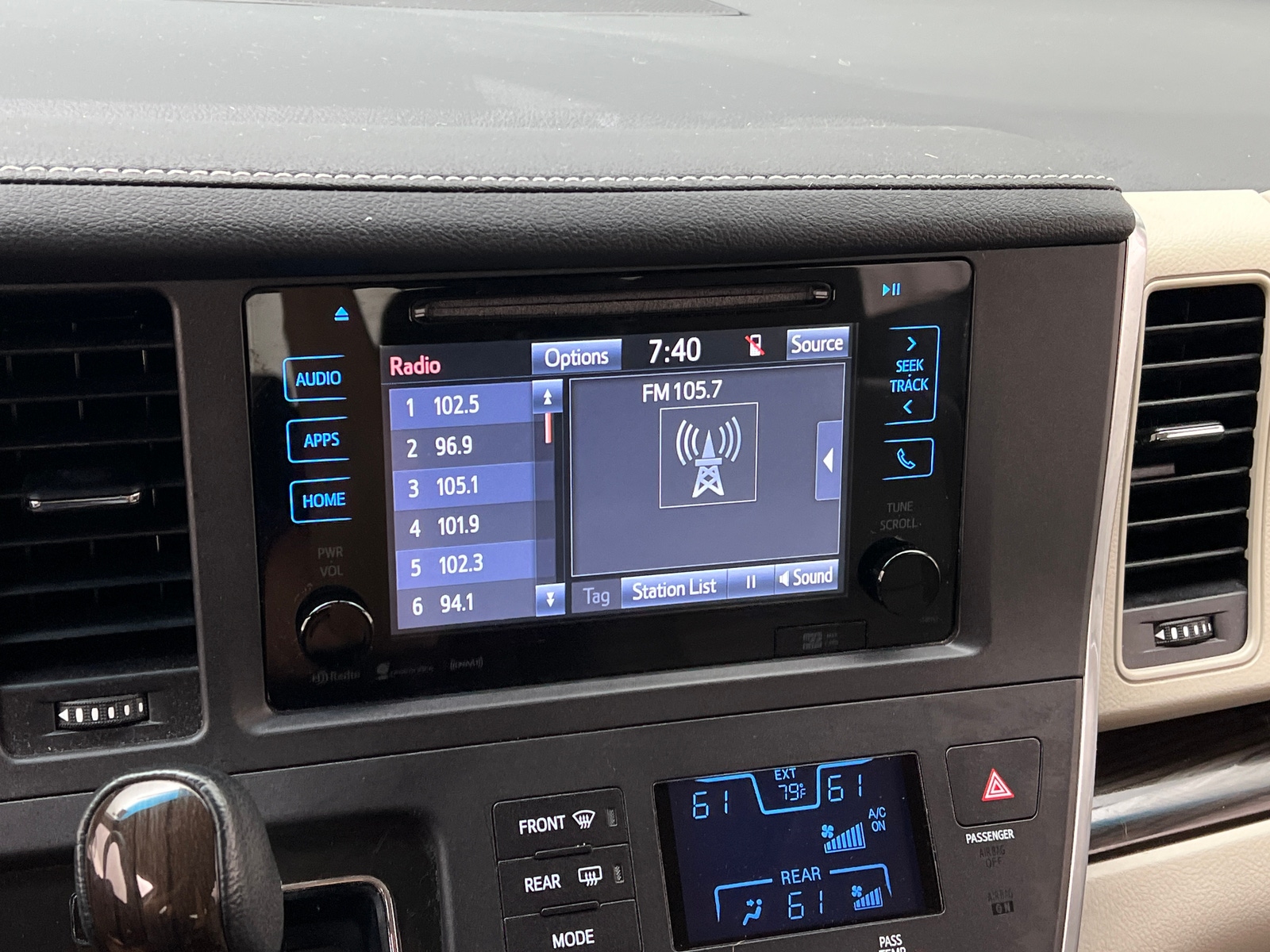 Thumbnail: 2017 Toyota Sienna - 3