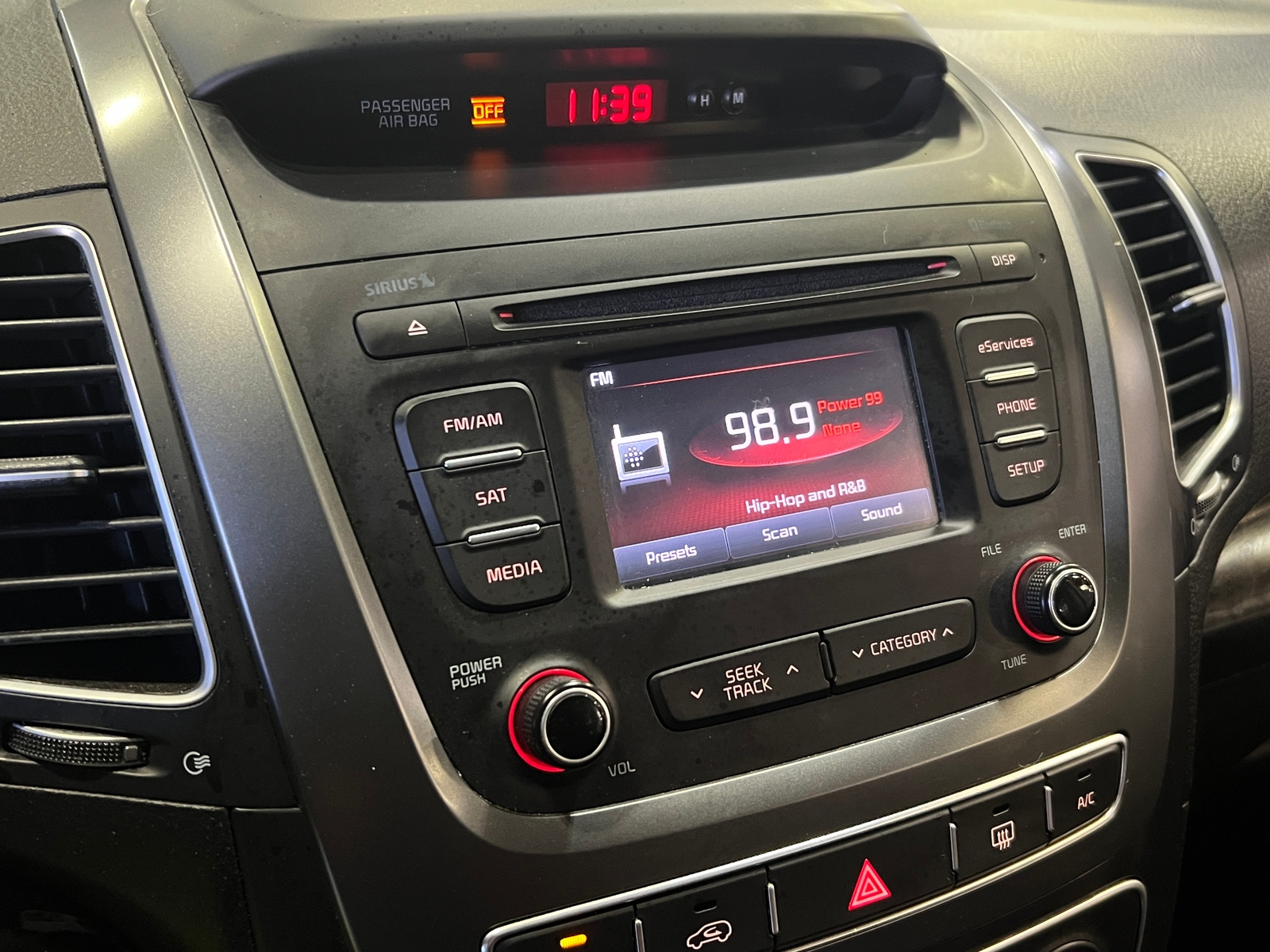 Thumbnail: 2015 Kia Sorento - 4