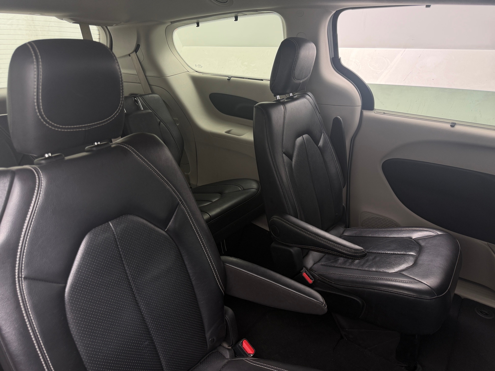 Thumbnail: 2022 Chrysler Pacifica - 5