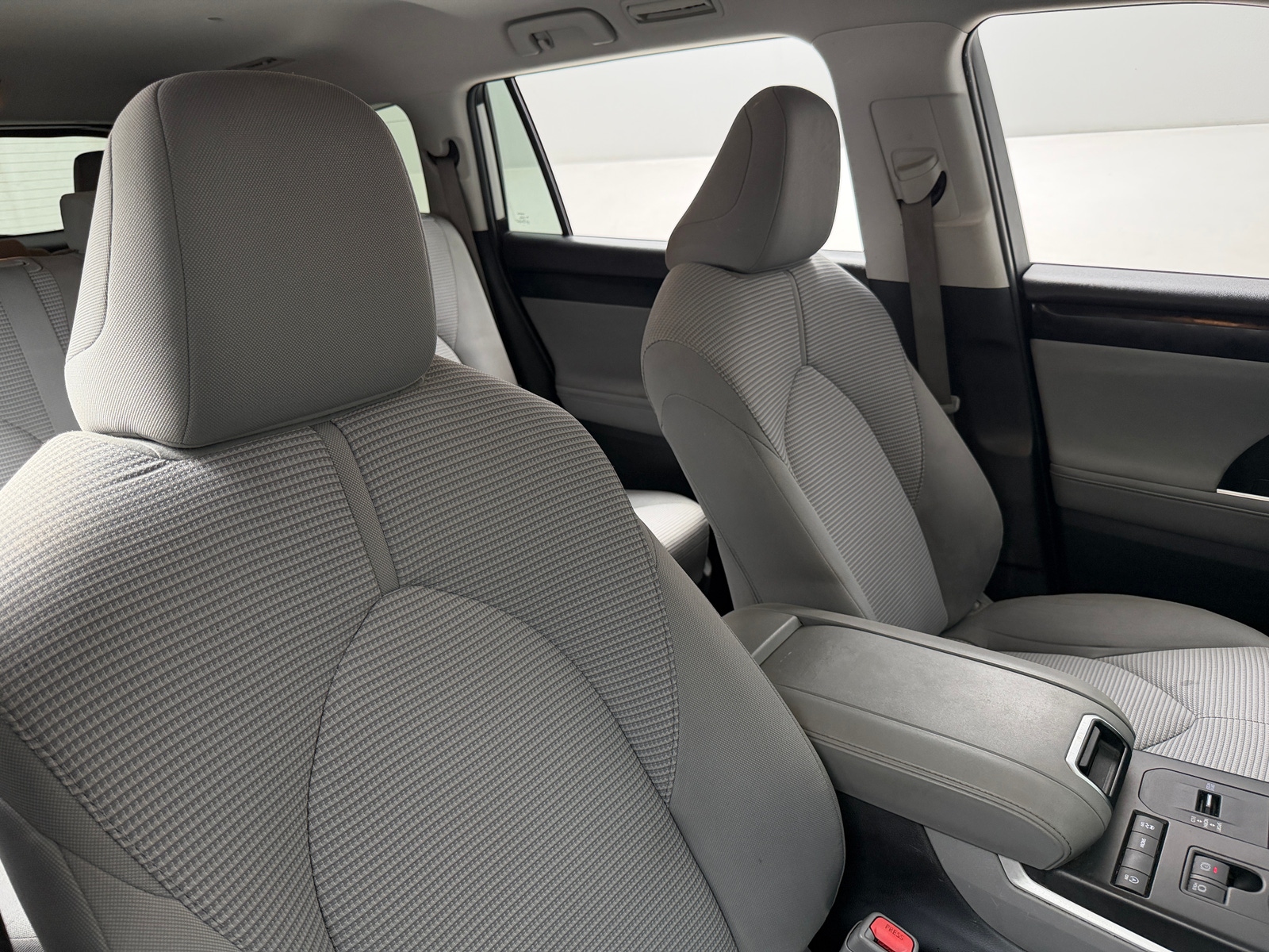 Thumbnail: 2020 Toyota Highlander - 2