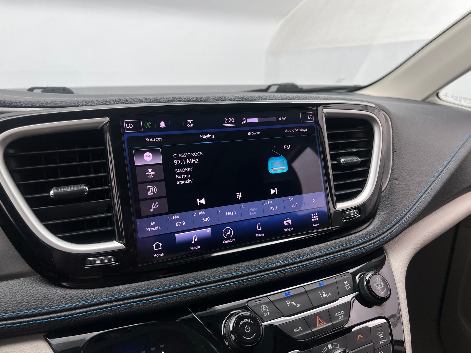 Thumbnail: 2021 Chrysler Pacifica - 4