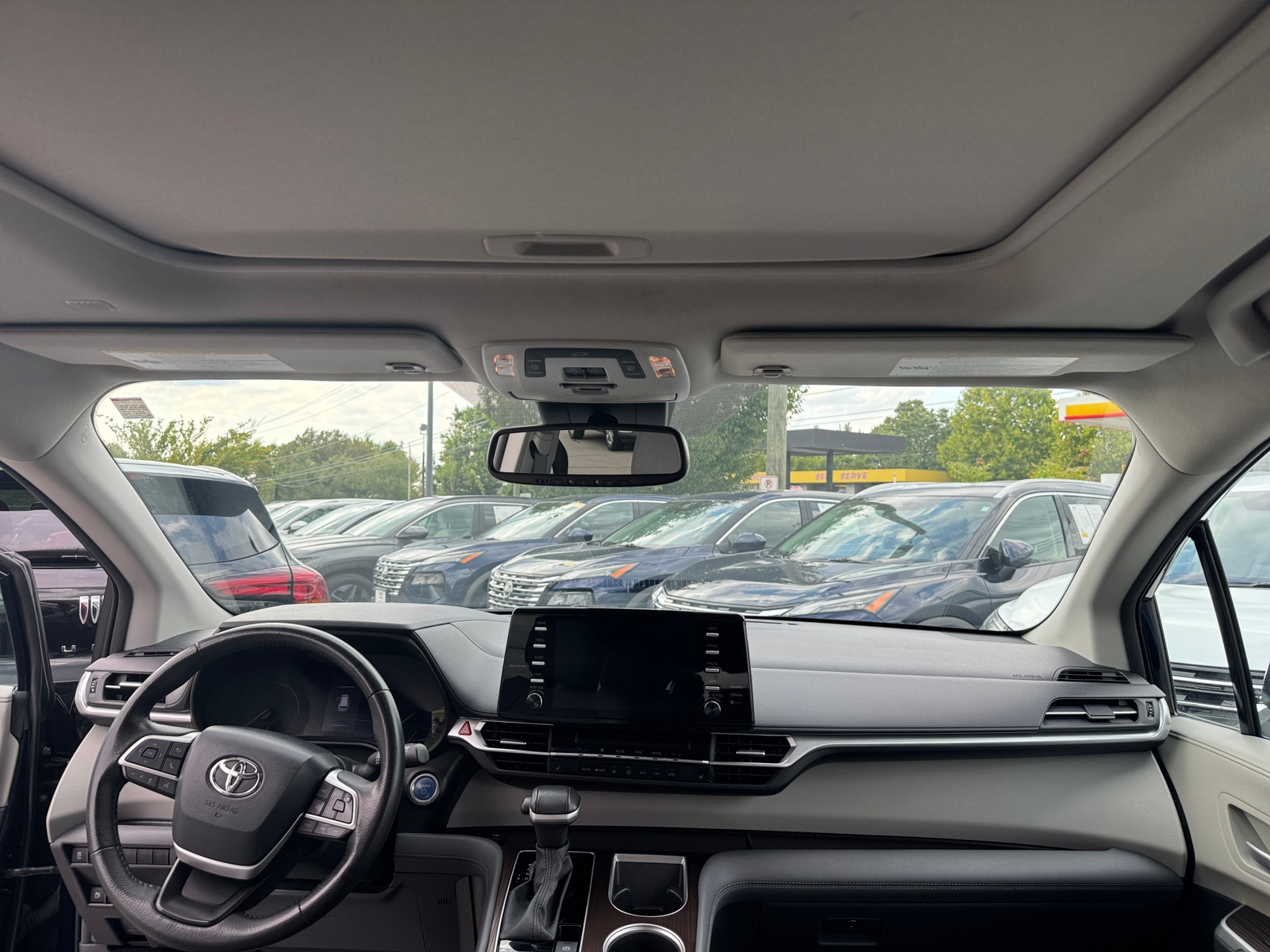 Thumbnail: 2024 Toyota Sienna - 3