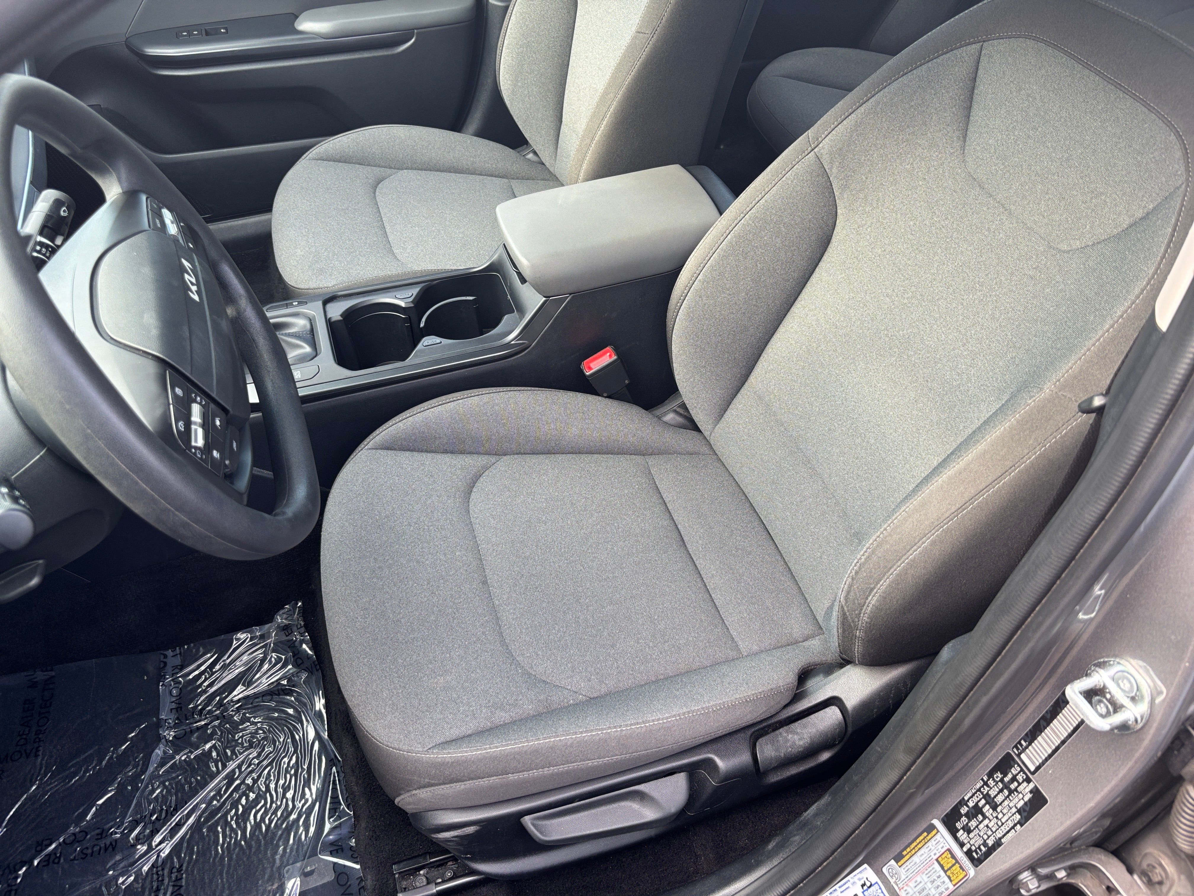 2025 Kia K4 LXS - Photo 2
