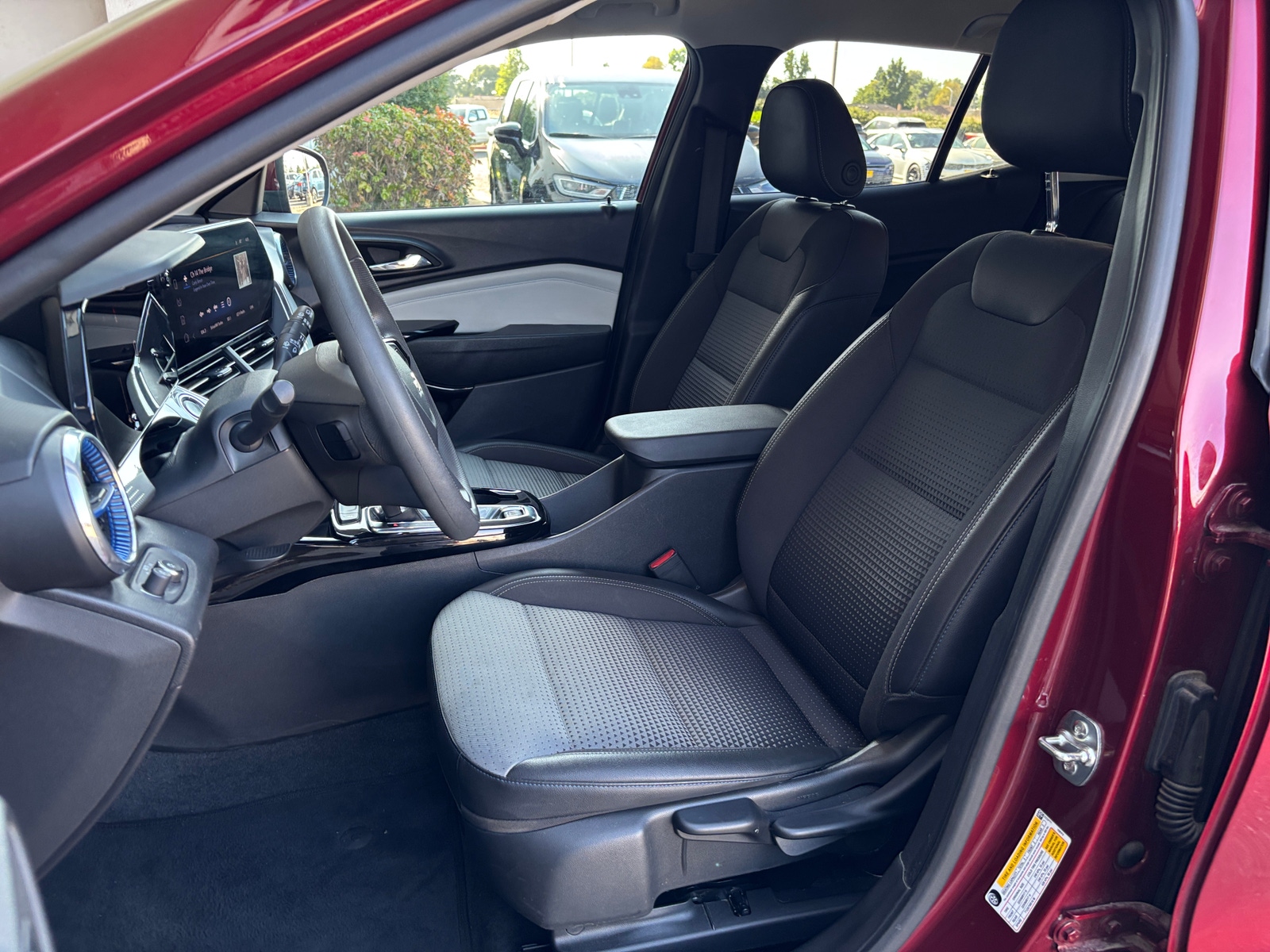 Thumbnail: 2025 Chevrolet Trax - 2