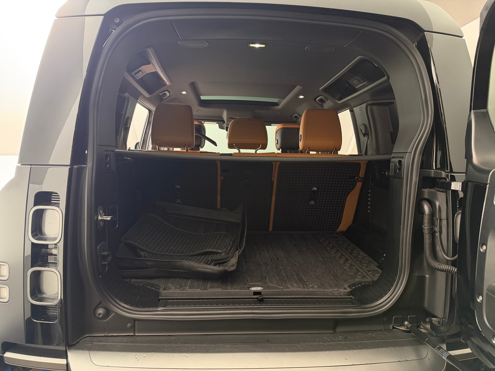 Thumbnail: 2024 Land Rover Defender - 7