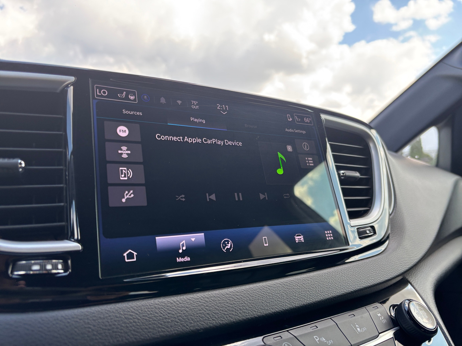 Thumbnail: 2025 Chrysler Pacifica - 3