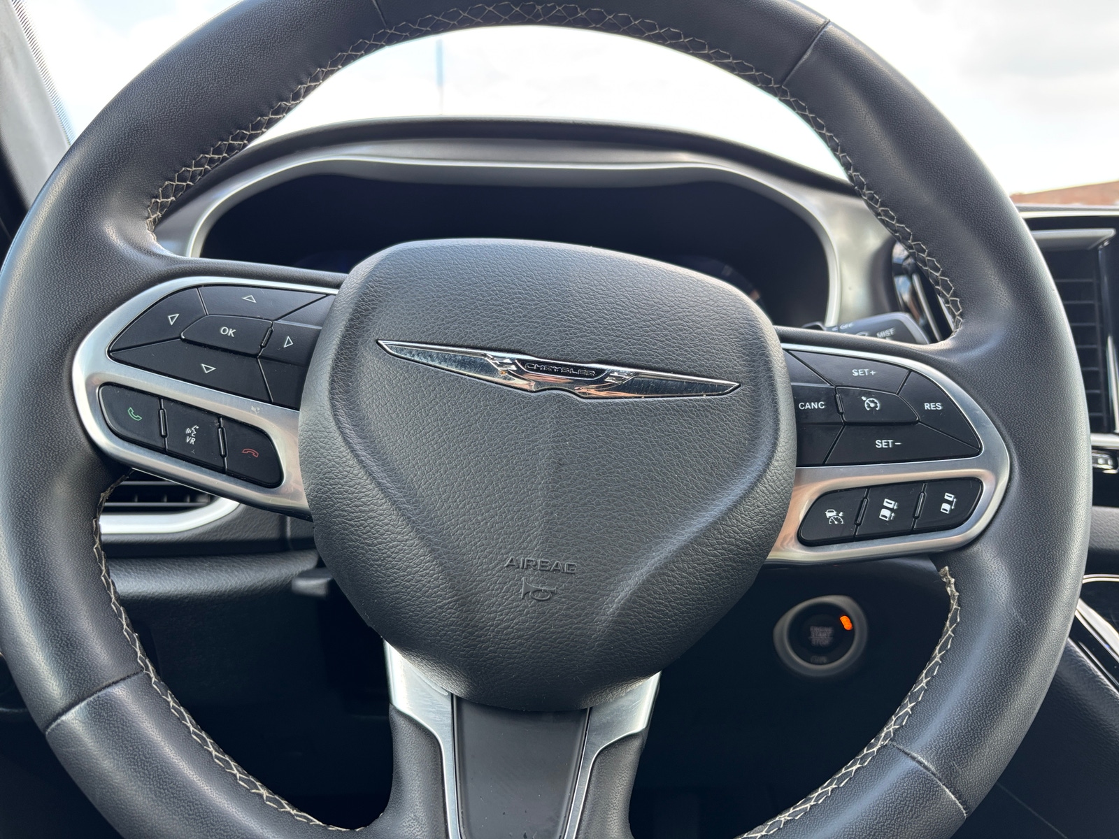Thumbnail: 2025 Chrysler Pacifica - 4