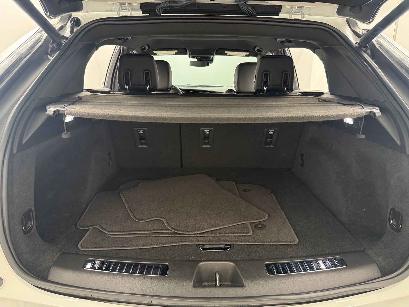 Thumbnail: 2019 Cadillac XT4 - 6