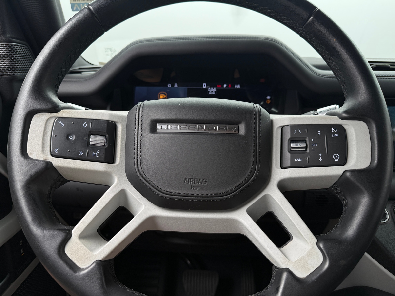 Thumbnail: 2020 Land Rover Defender - 4