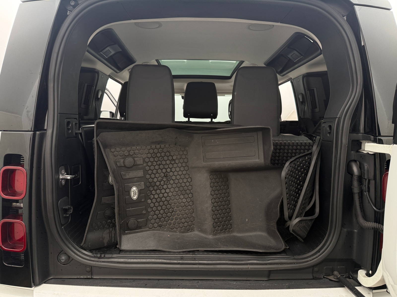 Thumbnail: 2020 Land Rover Defender - 6