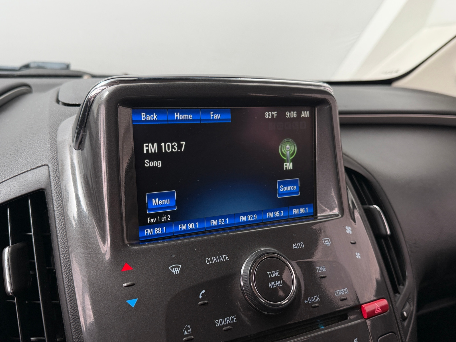 Thumbnail: 2014 Chevrolet Volt - 4