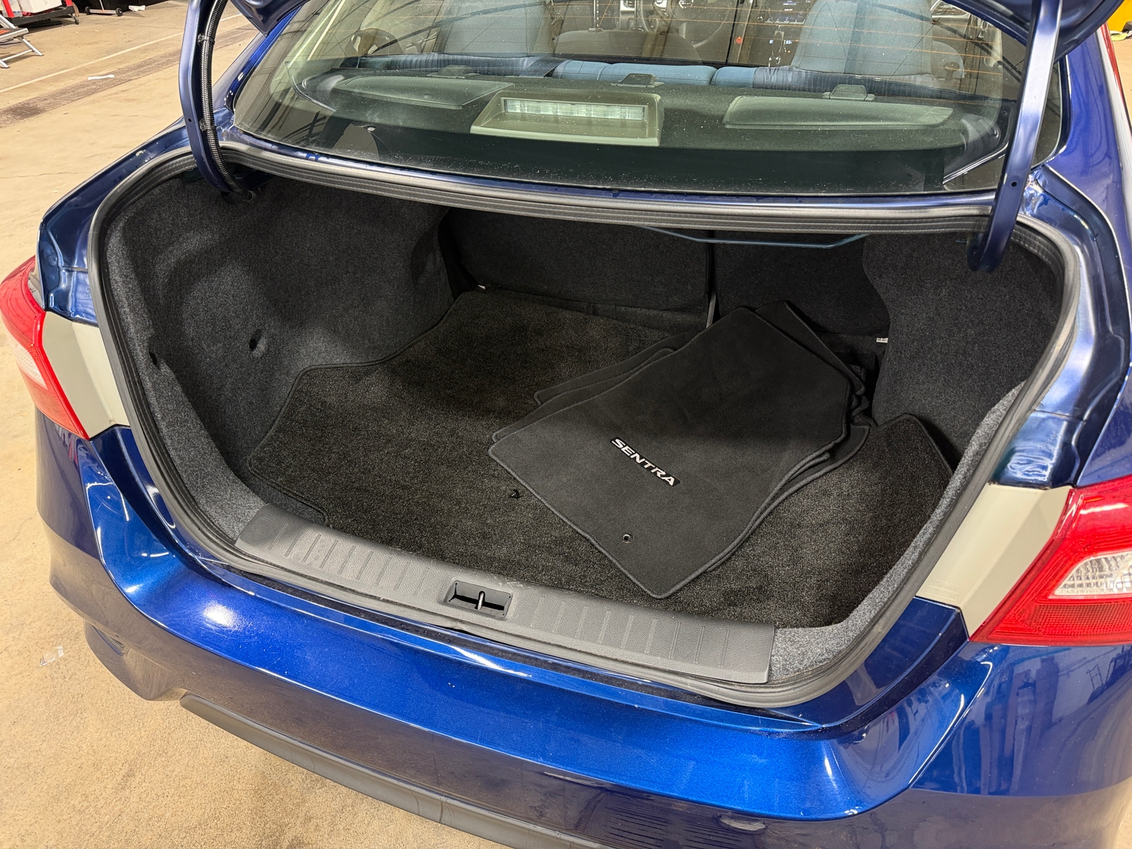 Thumbnail: 2019 Nissan Sentra - 7