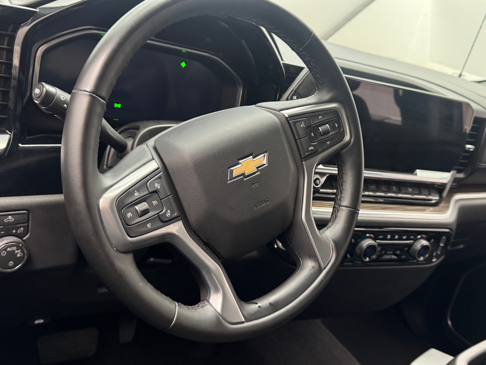Thumbnail: 2026 Chevrolet Silverado 1500 - 5