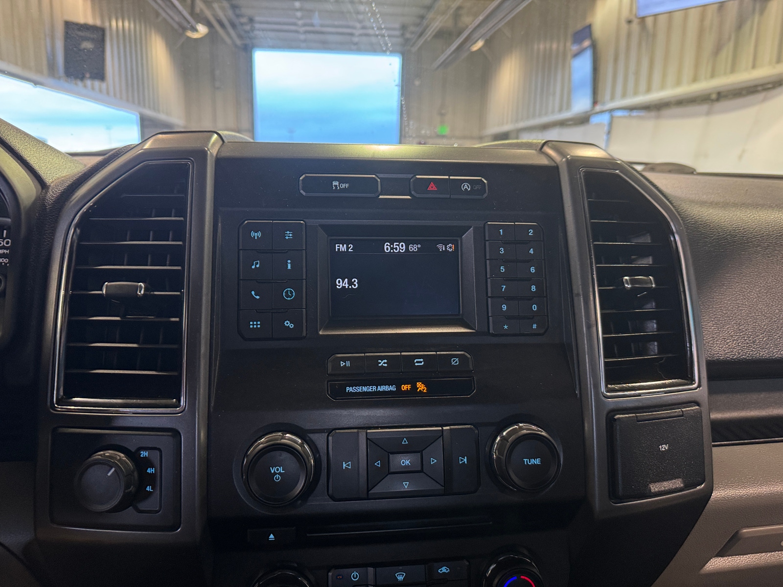 Thumbnail: 2018 Ford Econoline - 4