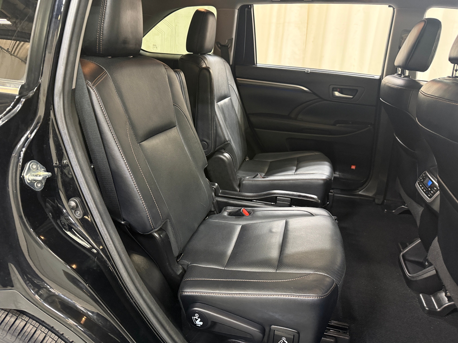 Thumbnail: 2017 Toyota Highlander - 5