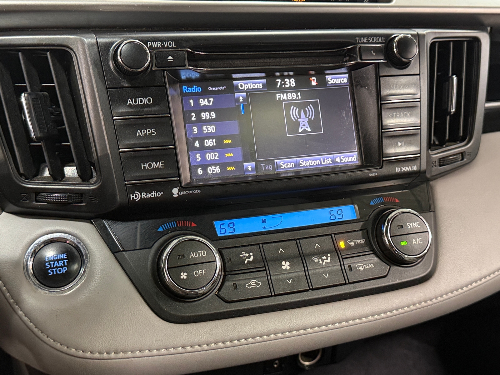 Thumbnail: 2018 Toyota RAV4 - 4