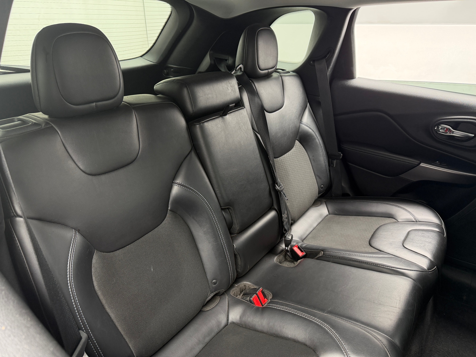 Thumbnail: 2019 Jeep Cherokee - 6