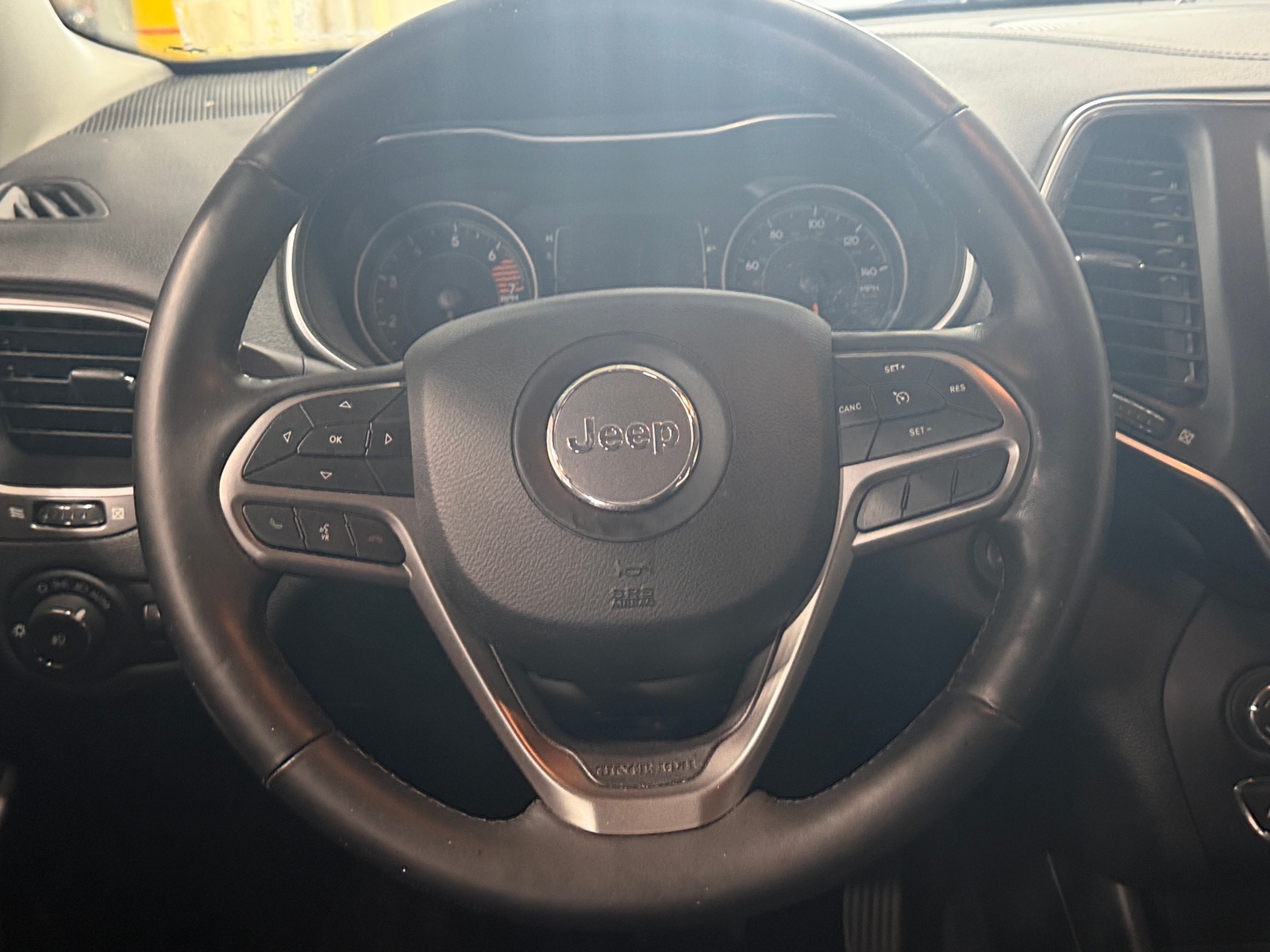 Thumbnail: 2019 Jeep Cherokee - 5