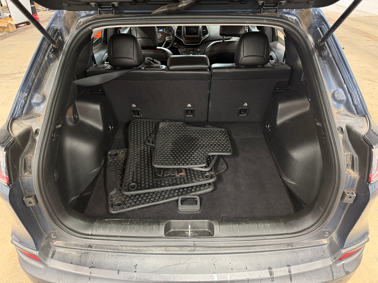Thumbnail: 2019 Jeep Cherokee - 7
