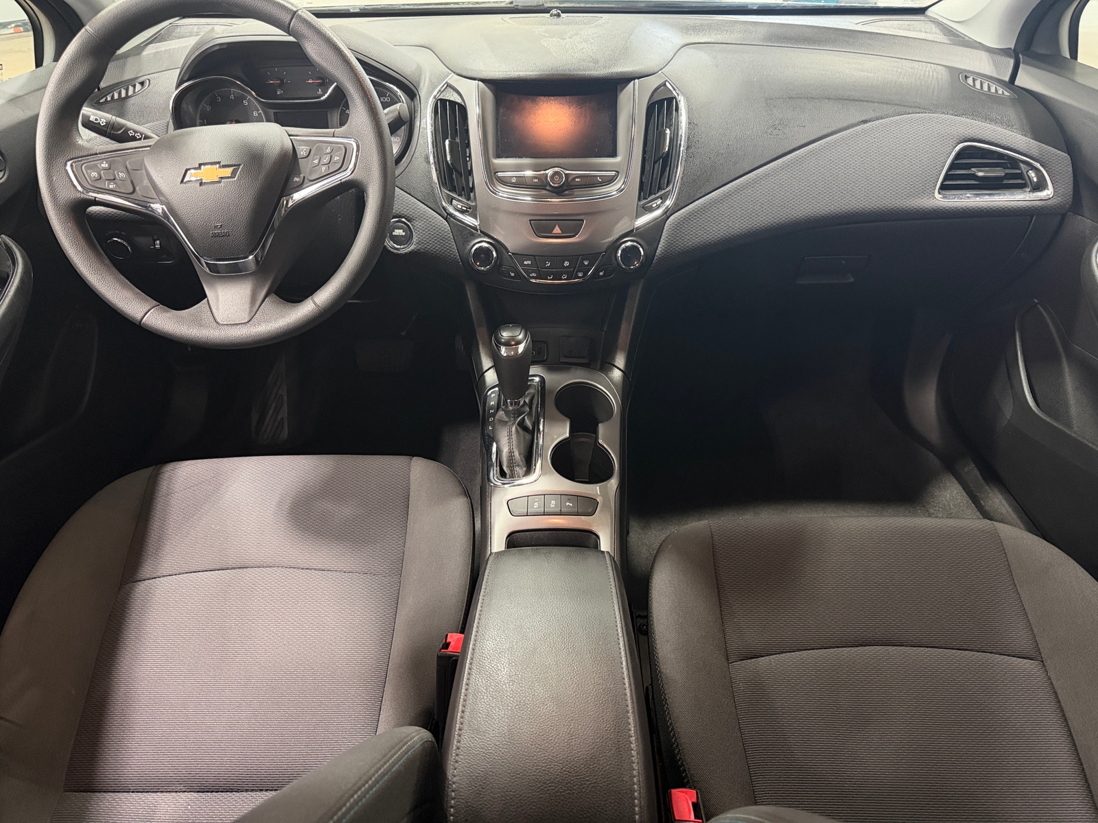 Thumbnail: 2019 Chevrolet Cruze - 3