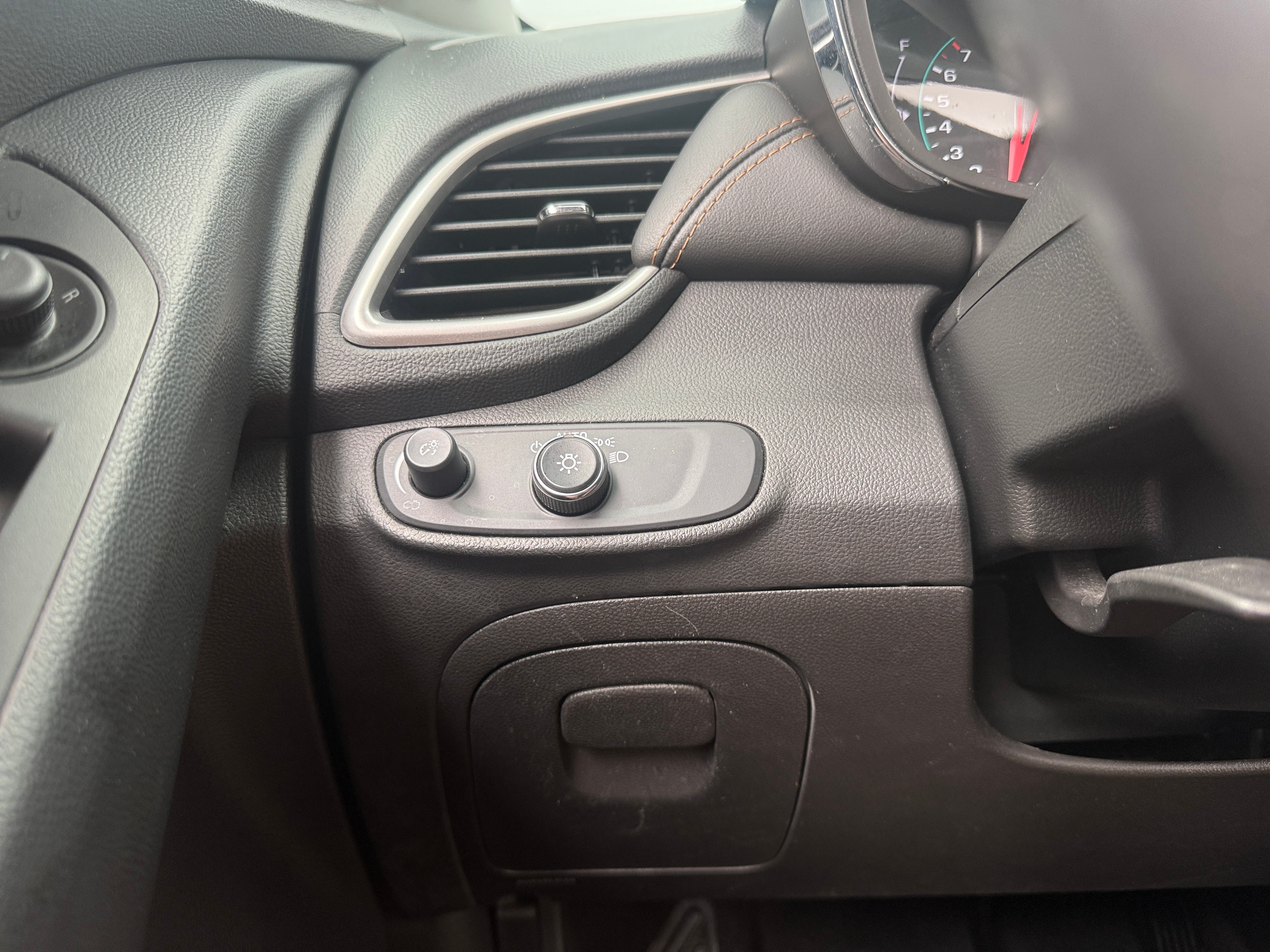 Used 2019 Chevrolet Trax LT with VIN KL7CJPSB1KB914523 for sale in Pewaukee, WI