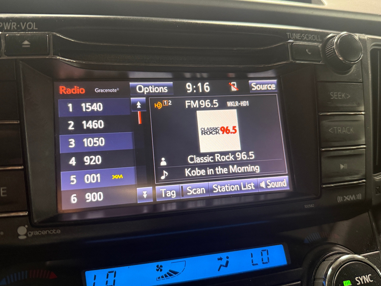 Thumbnail: 2018 Toyota RAV4 - 4