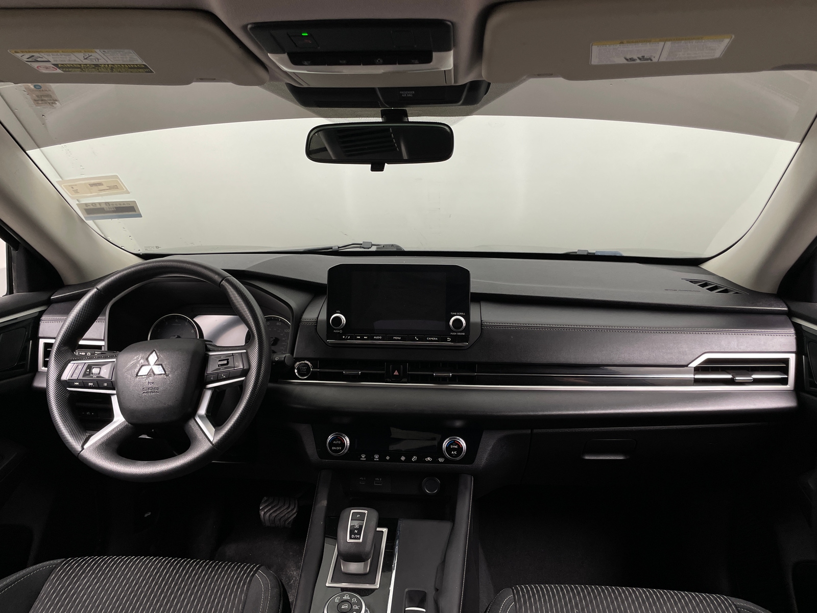 Thumbnail: 2022 Mitsubishi Outlander - 3