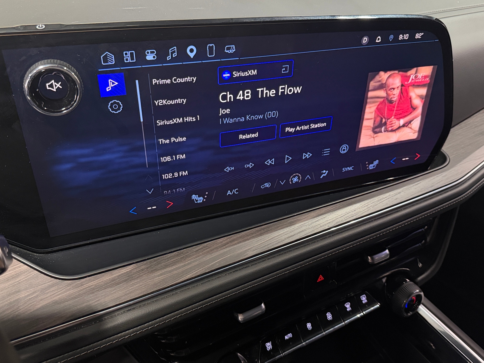 Thumbnail: 2025 Chevrolet Suburban - 3
